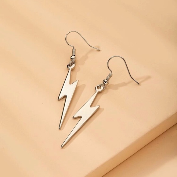 3/$30 🤍 Lightning Bolt Earrings - Picture 3 of 3